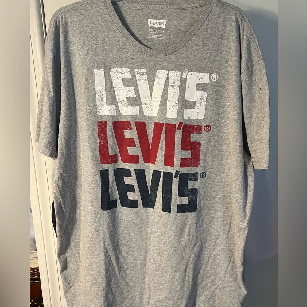 2XL Graphic Tee - Iconic Design in Like New Condition